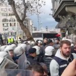 Polîsan midaxaleyî rojnamegeran kir: 30 kes hatin desteserkirin