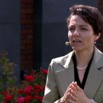 Jineke ji Rojhilatê Kurdistanê ferhenga Kurdî ya termên yasayî amade kiriye -Video