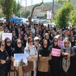 Rêjîma Îranê 15 mamsostayên bajarê Sinê bo sepandina siza bo dadgehê banghêj kirin